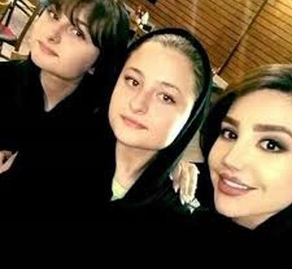 عکس زشت سارا و نیکا در استخر