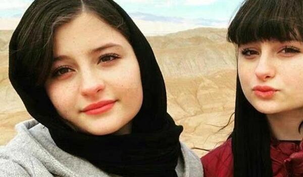 عکس زشت سارا و نیکا در استخر