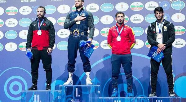 عکس حسن یزدانی و جردن باروز