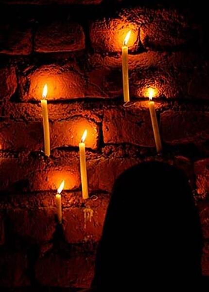 عکس شمع و پروانه غمگین