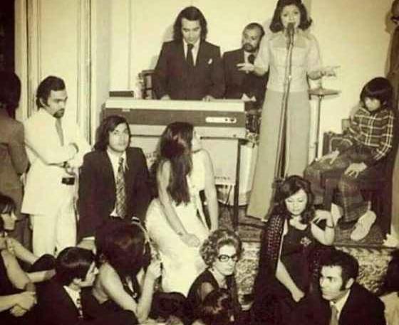 عکس محمدرضا شاه و گوگوش
