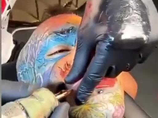 عکس تاتو لب تتلو