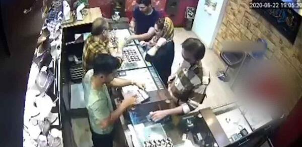 عکس مرد طلافروش