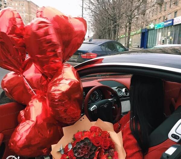 ژست عکس دخترانه با ماشین