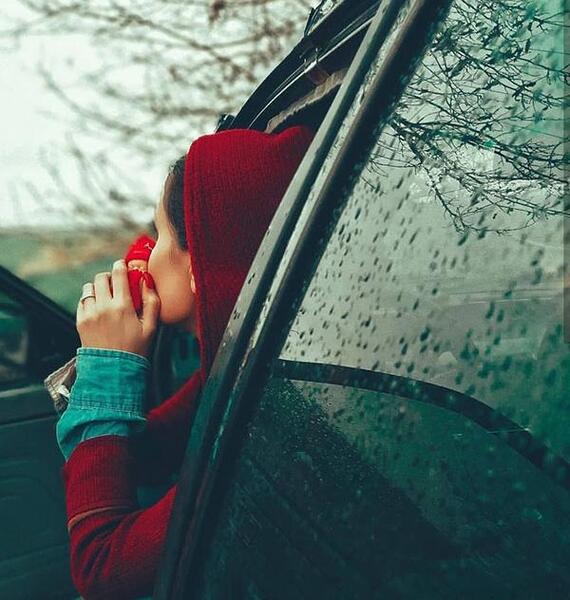 ژست عکس دخترانه با ماشین