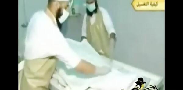 عکس حسن جوهرچی در غسالخانه