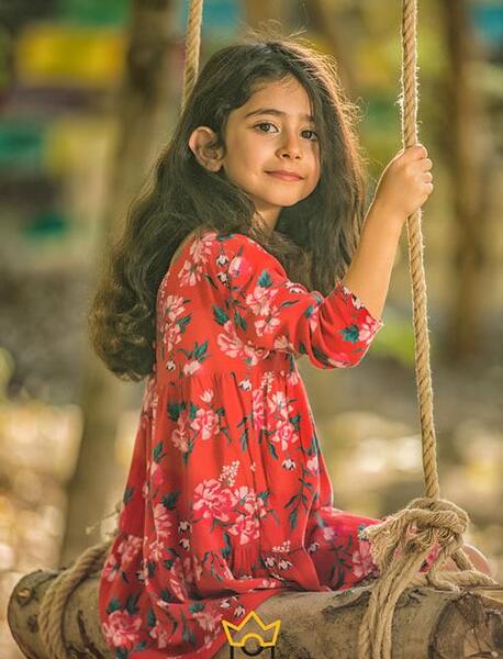 ژست عکس دخترانه نوزاد