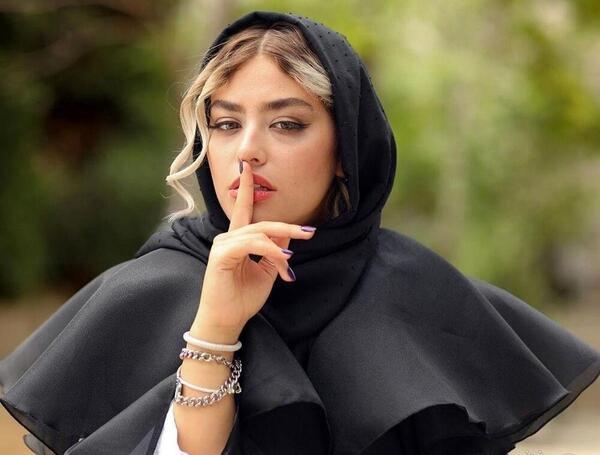 عکس شلوارک ریحانه پارسا