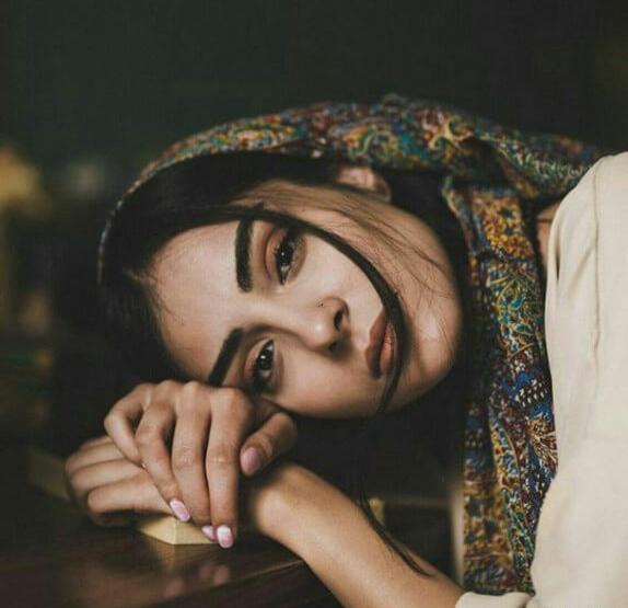 عکس چشم بسته برای پروفایل