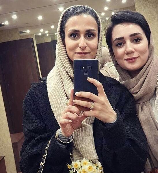 ژست عکس دخترانه سلفی دونفره