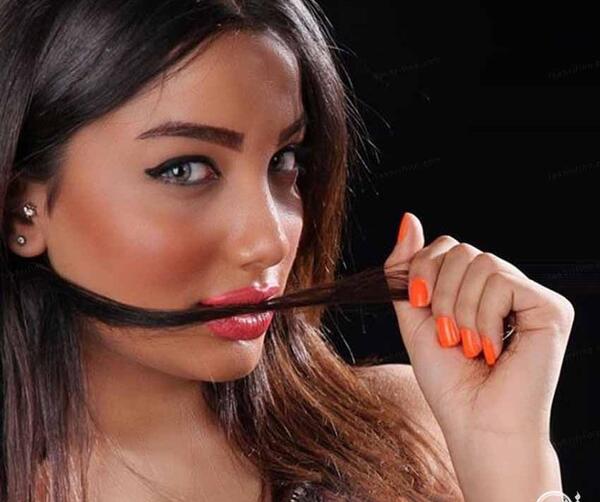 ژست عکس دخترانه تکی سلفی