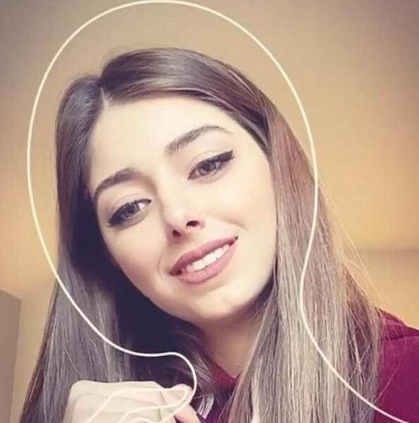ژست عکس دخترانه تکی سلفی
