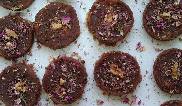 عکس حلوا خرما گردو