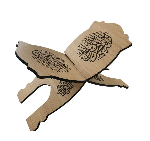 عکس قرآن روی رحل