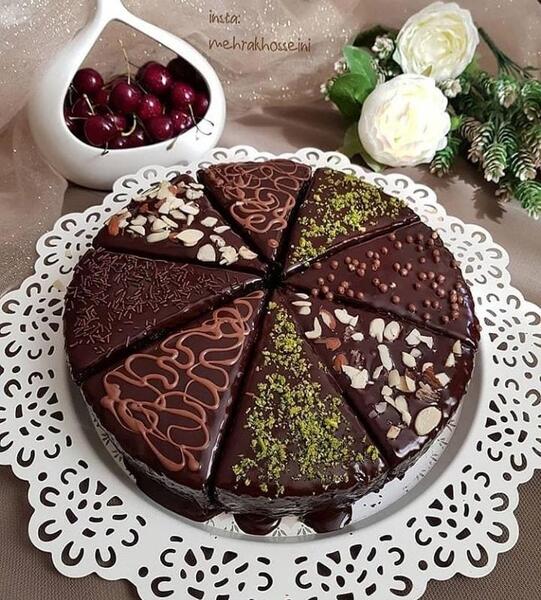 عکس لواشک دهن اب بنداز