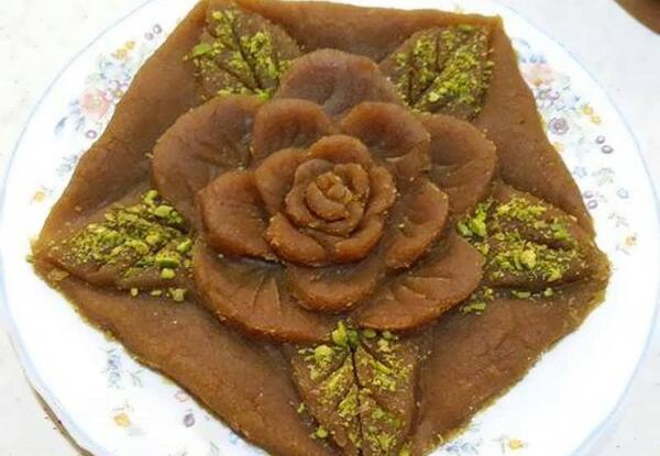 عکس تزیین حلوا با گل رز