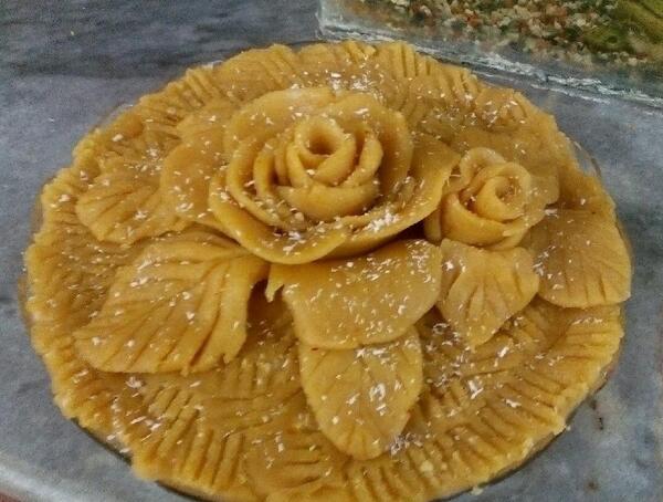 عکس تزیین حلوا با گل رز