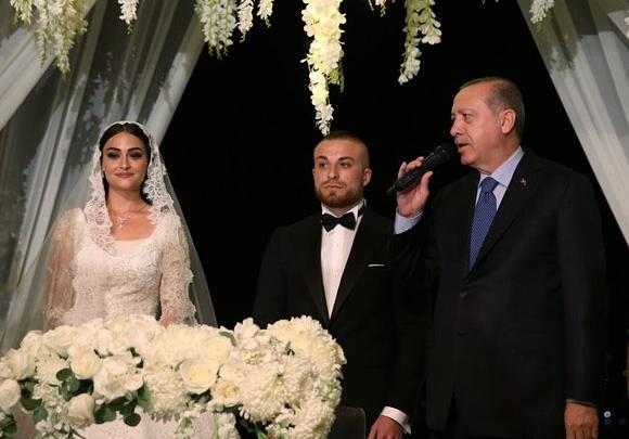 عکس اسرا بیلگیچ و همسرش
