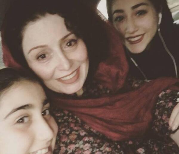 عکس ژاله صامتی و دخترانش
