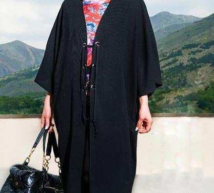عکس مدل مانتو جلو باز گشاد مشکی