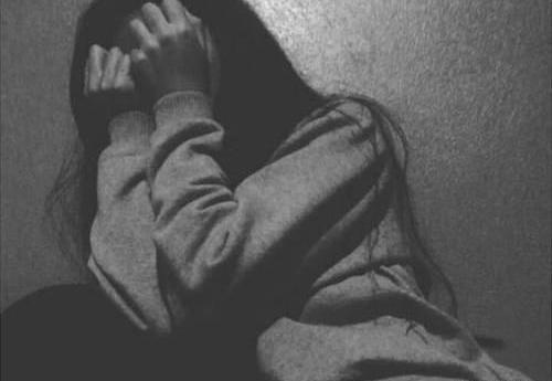 عکس غمگین دخترانه سیاه و سفید