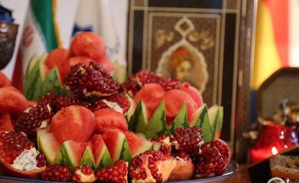 عکس یلدا مبارک دوستان