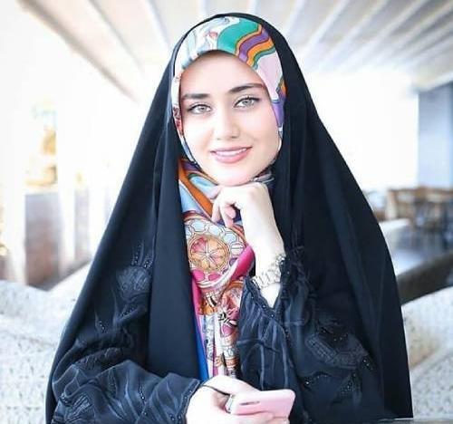 عکس دختر با حجاب مانتویی