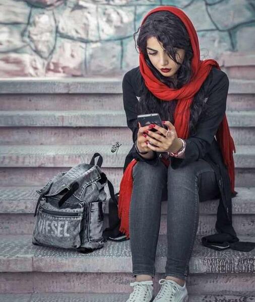 عکس ژست های دخترونه لاکچری