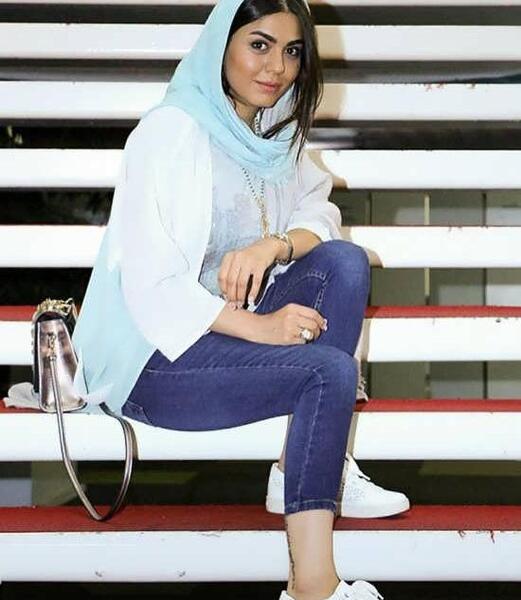 عکس آزاده زارعی بی حجاب