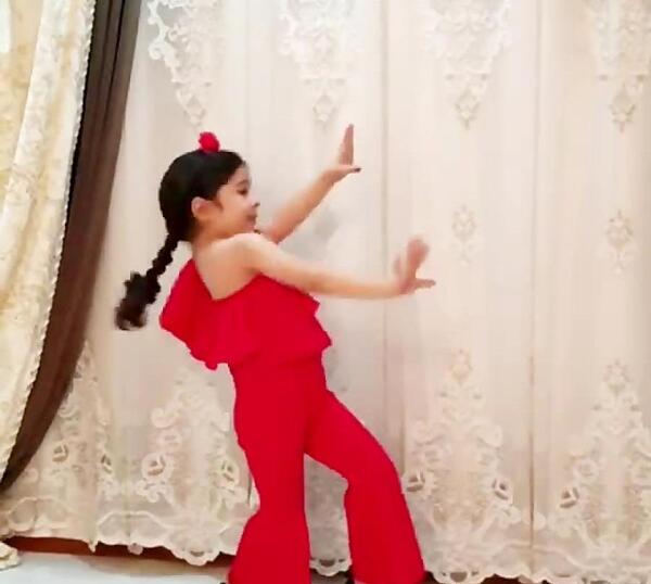 عکس آرمیتا محسنی و مادرش