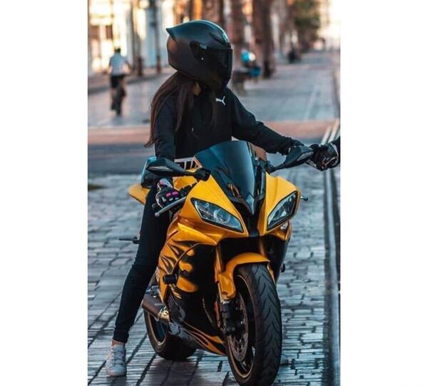 عکس دونفره عاشقانه روی موتور