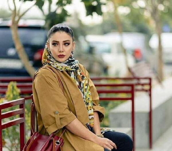 عکس مدل مانتو سال ۱۴۰۳ دکمه دار