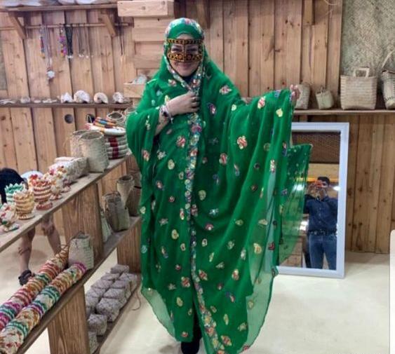 ژست عکس بهاره رهنما