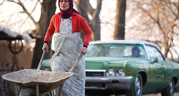عکس بهزاد در سریال وضعیت سفید