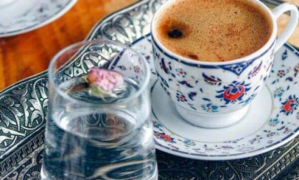 عکس قهوه کنار دریا