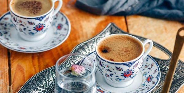 عکس قهوه کنار دریا