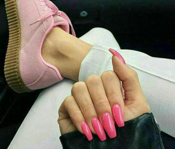 عکس دست لاک زده