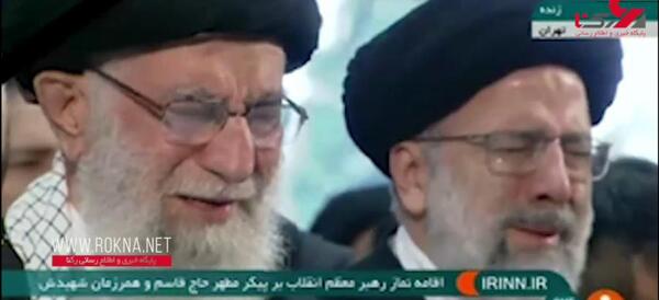 عکس گریه رهبر در نماز حاج قاسم