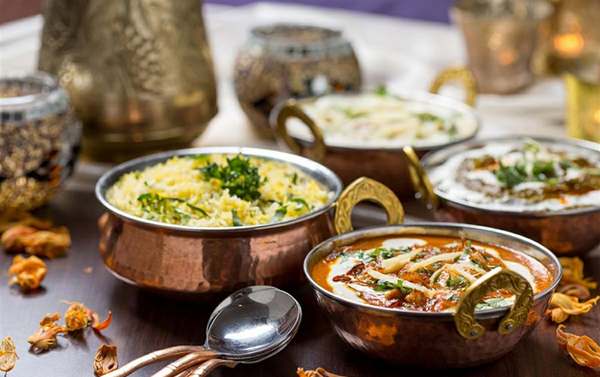 عکس پخت غذا در ظروف مسی