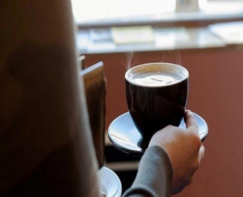 عکس عاشقانه قهوه خوردن