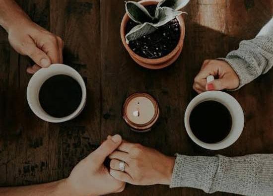 عکس عاشقانه قهوه خوردن