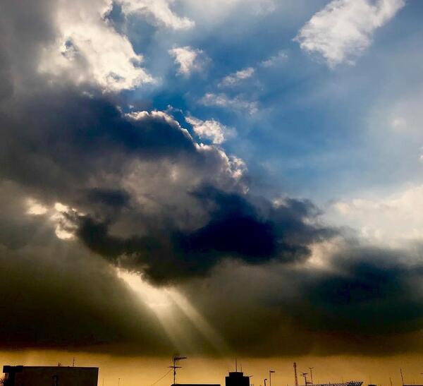 عکس ماه پشت ابر