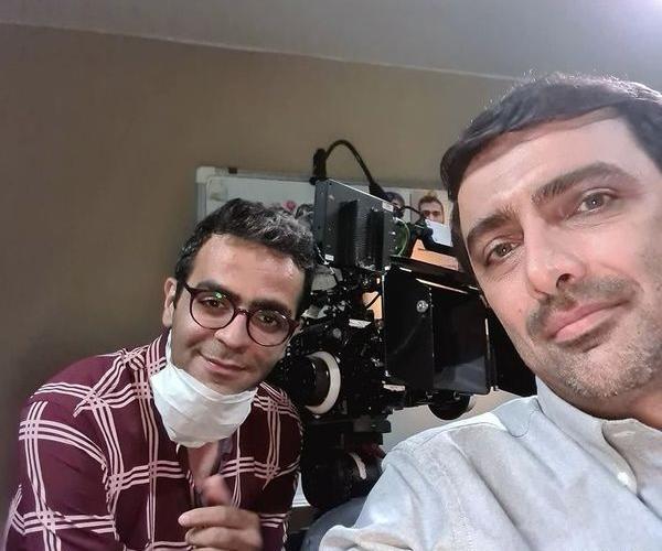 عکس امین زندگانی در خانه امن