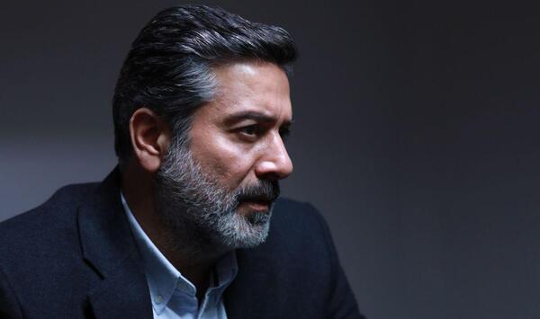 عکس امین زندگانی در خانه امن
