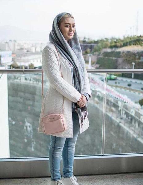 عکس سحر قریشی با مانتو لی