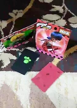 عکس قاب گوشی دختر کفشدوزکی