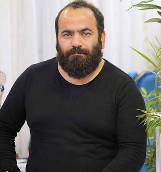 عکس حسن آقامیری با شلوارک