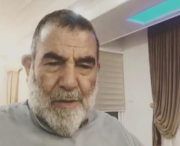 عکس حسن آقامیری با شلوارک