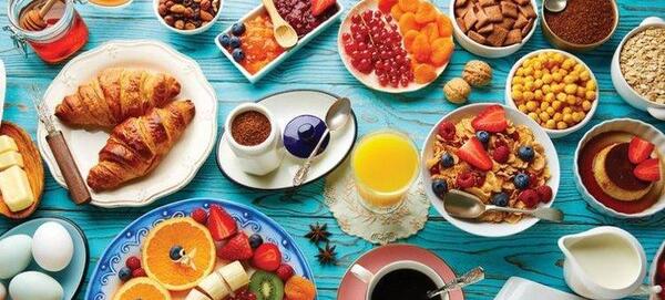 عکس ایده آل ترین زمان برای مصرف صبحانه چه ساعتی است
