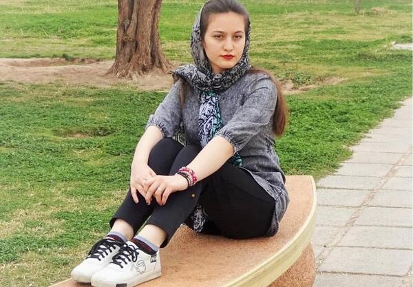 عکس آراد و آیناز در رمان حصار تنهایی من